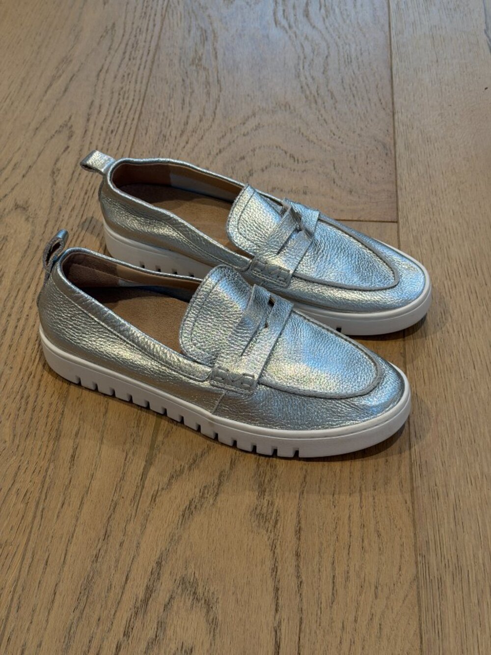Vionic Uptown Loafer in Silver